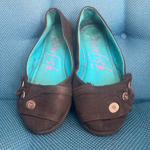 Slip on, black flats. - Picture 4 of 5